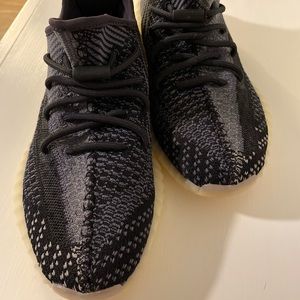 Like New Yeezy Boost Men’s Size 8